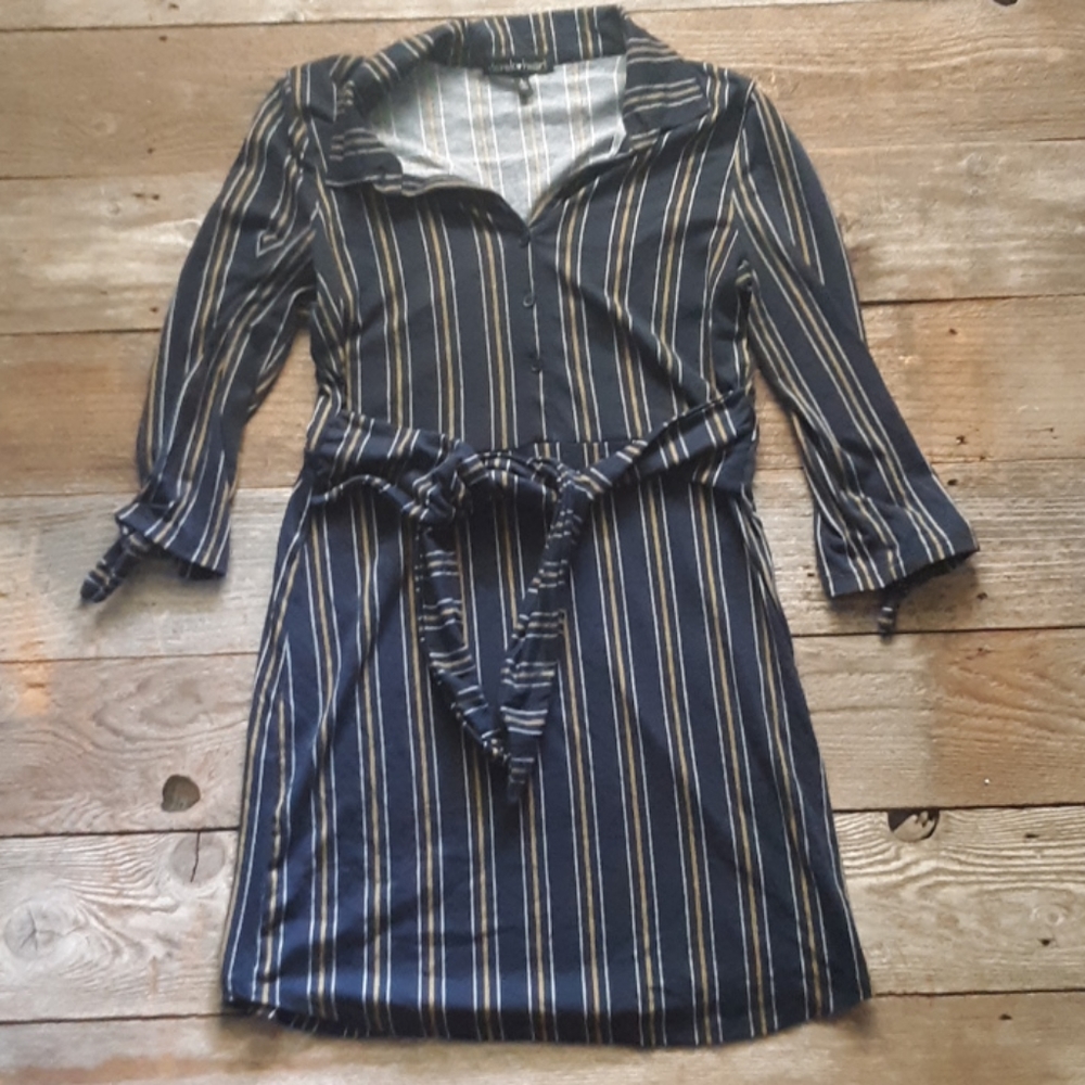 Mid sleeve dress